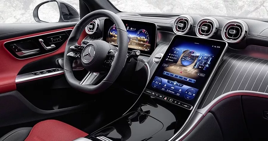 nuova glc 2022 design interni rivestimenti rossi