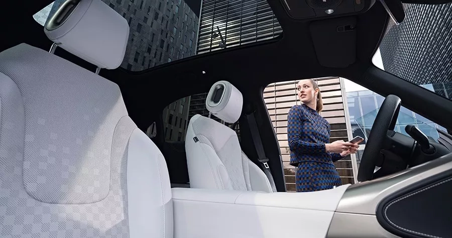 nuova smart suv elettrico interni tettuccio