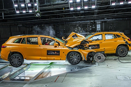 mercedes crash test