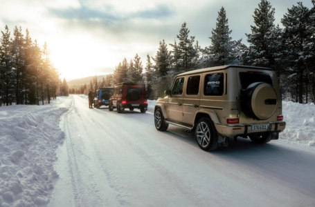 Mercedes guida in montagna