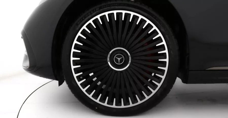 mercedes eqs offerta abitacolo