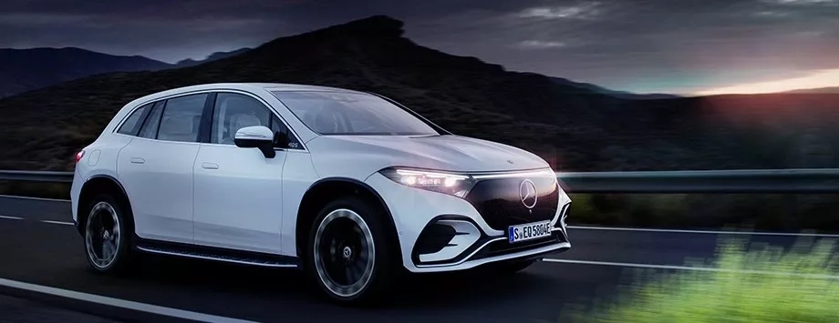 nuova mercedes eqs suv bianca