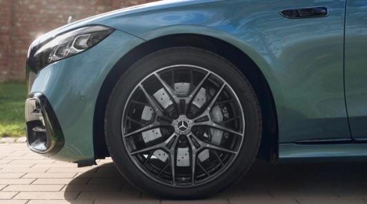mercedes classe s 2026 cerchio amg dettaglio pinza freno verde manufaktur