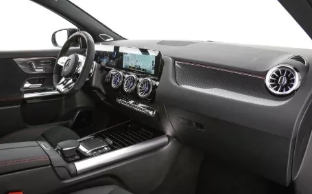 mercedes gla amg interni volante