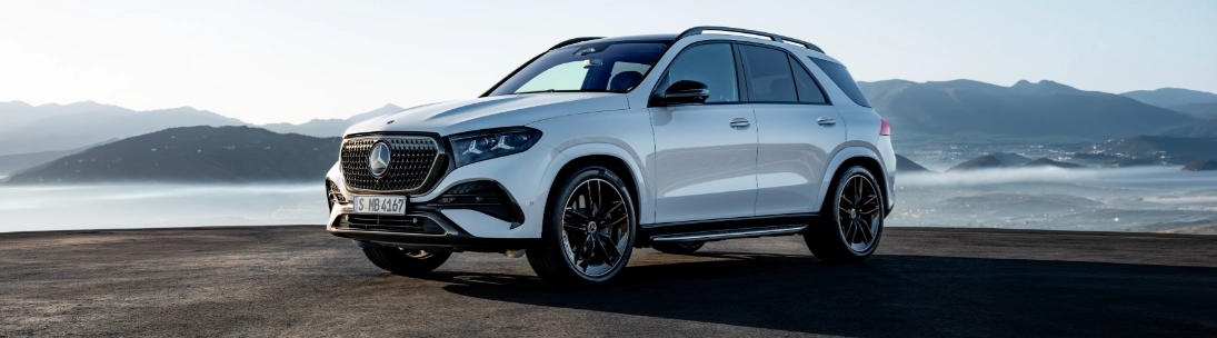 Nuova Mercedes GLE 2026 frontale griglia ridisegnata fari Digital Light firma stella