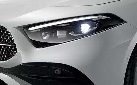 mercedes classe a sedan dettaglio fari led