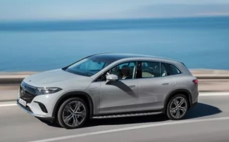 nuova eqs suv grigia vista laterale