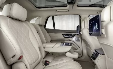 dettagli interni mercedes eqs suv sedili posteriori