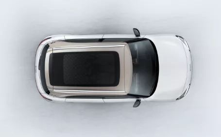 nuova smart suv bianca vista alto