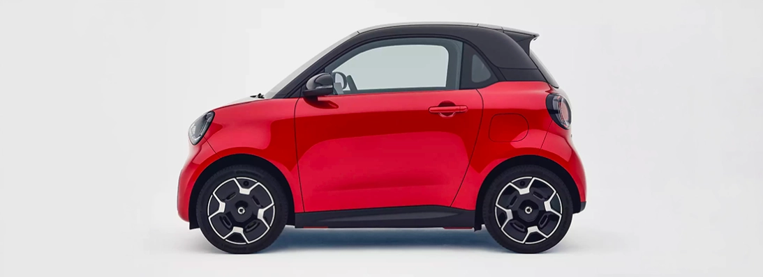 smart #2 vista laterale con ruote agli angoli della carrozzeria