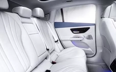 nuova mercedes eqe interno sedili posteriori