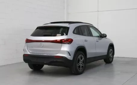 mercedes eqa 250 grigia posteriore