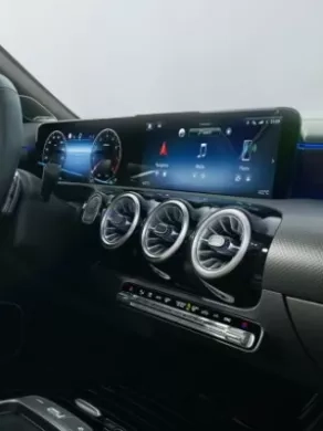 nuova cla restyling 2023 display widescreen