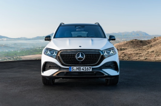 Nuova Mercedes GLE SUV 2026 vista frontale griglia mascherone restyling 2026