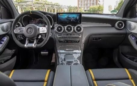 mercedes glc amg interni tecnologia