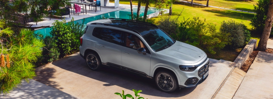 Mercedes GLB 2026 SUV familiare sicurezza design squadrato vista laterale