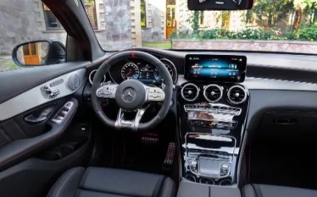 mercedes glc amg coupe interni display