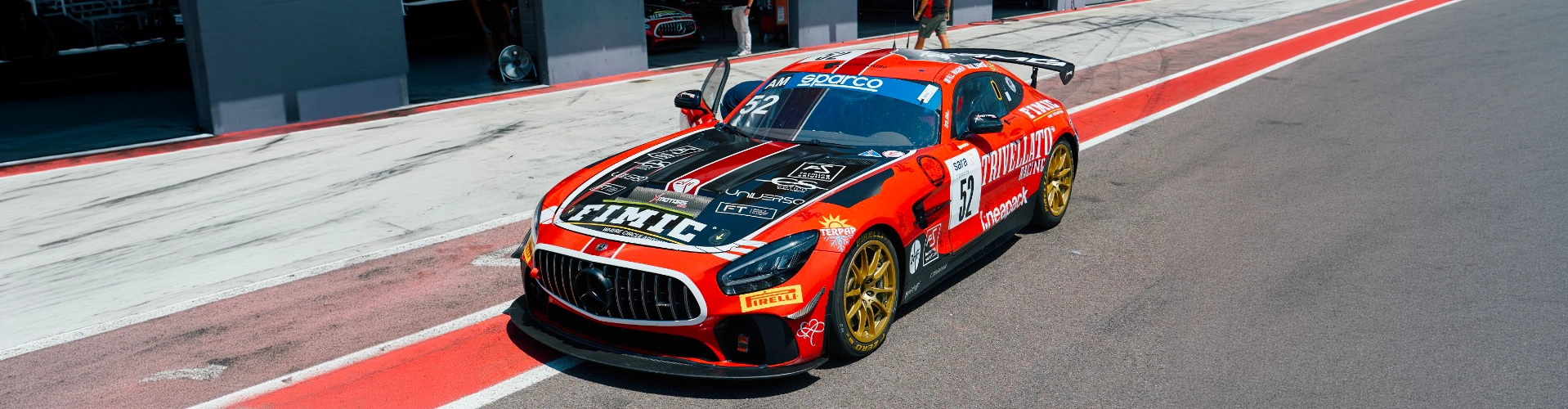 Mercedes-AMG GT4 numero 52 di Xmotors Trivellato Racing ai box durante il Campionato Italiano GT4 Italy Series 2026