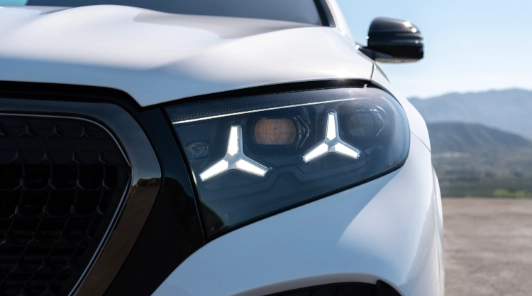 Faro anteriore DIGITAL LIGHT di Mercedes GLE Coupé con firma luminosa a tre punte