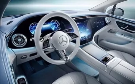 nuova mercedes eqe interno plancia