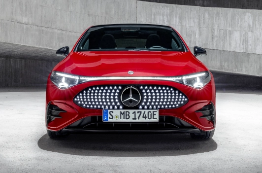 Nuova Mercedes CLA Coupé ibrida 2025 frontale
