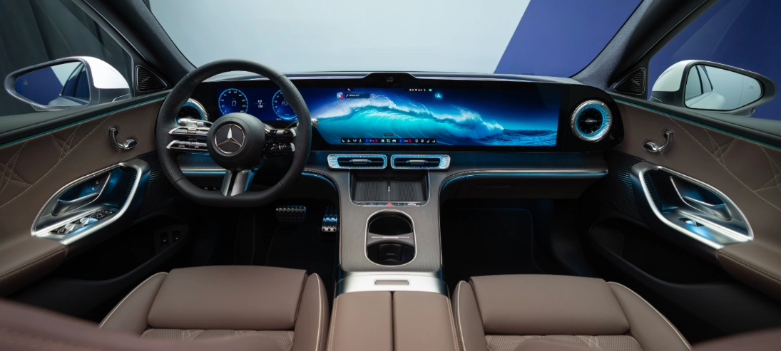 Interni nuova Mercedes Classe C elettrica 2026 MBUX Hyperscreen display 39 pollici