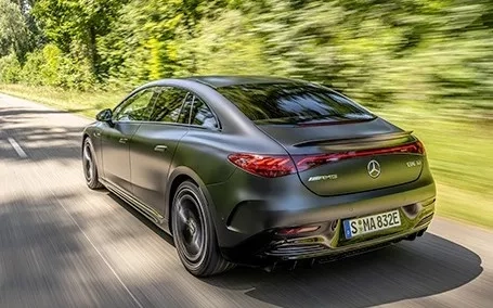 mercedes eqe amg nera vista posteriore