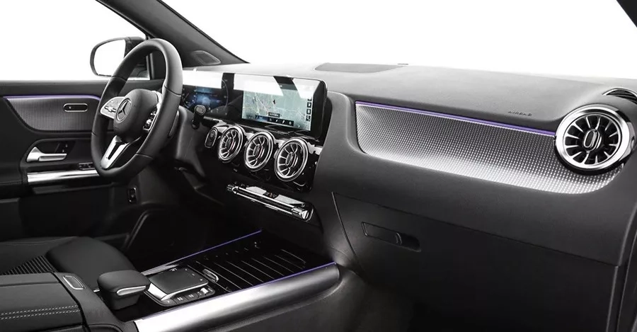 mercedes eqa offerta abitacolo