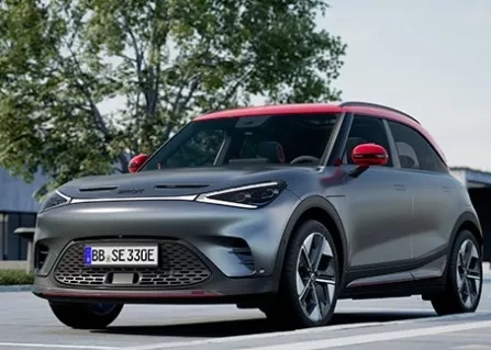 smart suv elettrico versione brabus grigio opaco e rosso