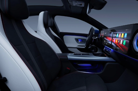 Interni nuova Mercedes CLA Coupé 2025 sedili anteriori qualità materiali abitacolo premium