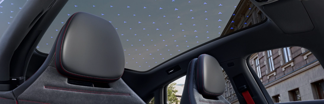 Mercedes Classe C elettrica berlina con tetto panoramico elettrocromatico