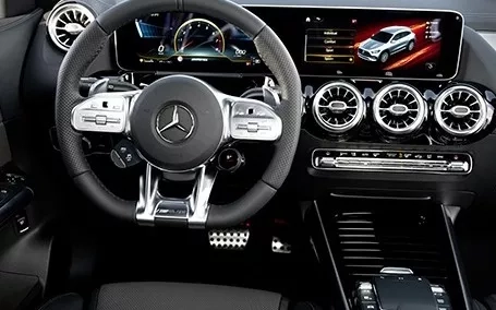 mercedes gla 35 amg interni volante