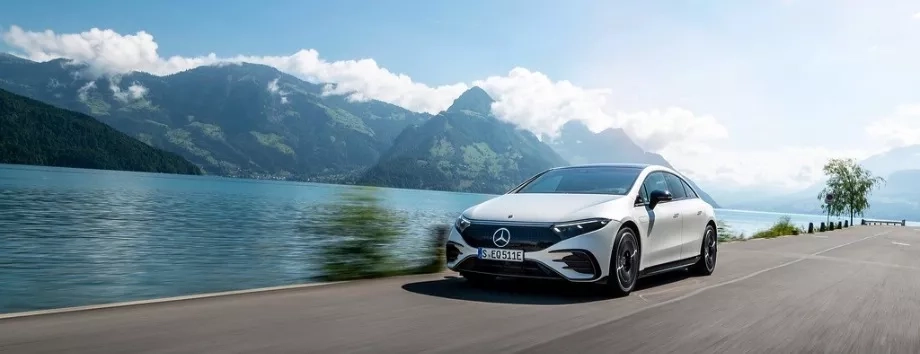 mercedes eqs bianca vista frontale