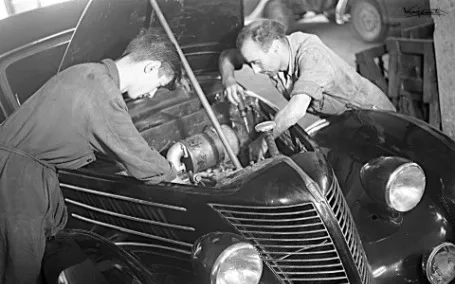 storia trivellato meccanici al lavoro