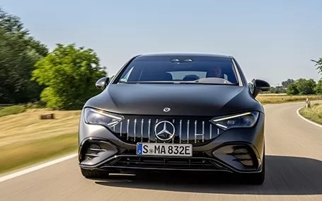 mercedes eqe amg nera vista frontale