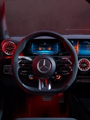 nuova mercedes classe a amg 45 interni volante