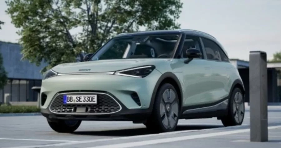 nuova smart #1 premium future green metallic vista profilo frontale