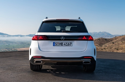 Nuova Mercedes GLE SUV vista posteriore fanali LED design restyling