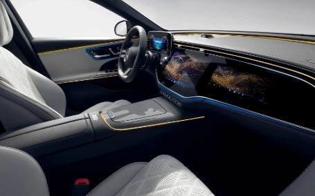 i tre display della plancia di nuova Mercedes Classe E