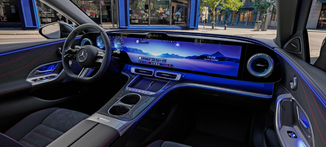 Nuova Mercedes Classe C elettrica 2026 volante comandi touch