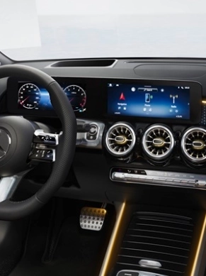 nuova gla restyling 2023 display widescreen