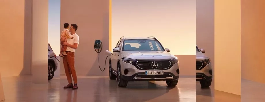 mercedes eqb grigia ricarica