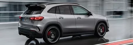 mercedes gla amg grigia vista posteriore