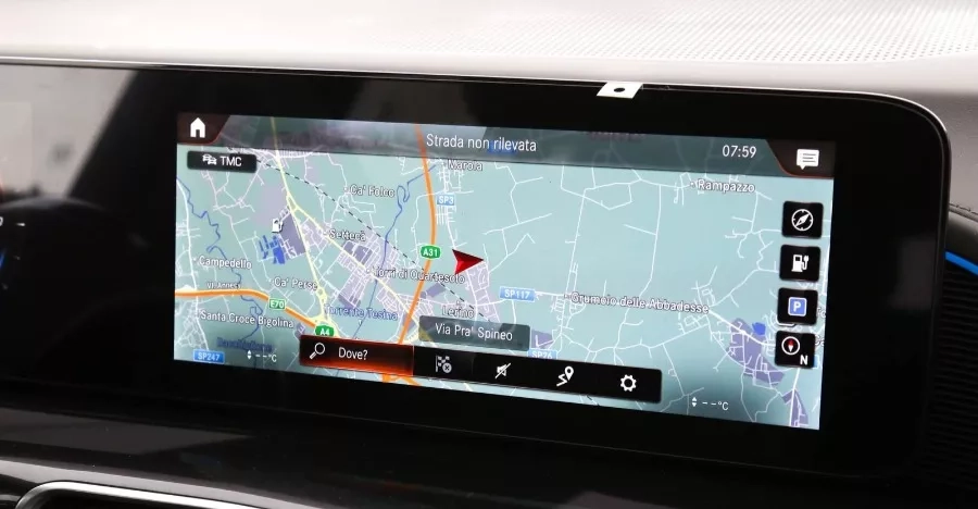 mercedes eqc in offerta dettaglio navigatore