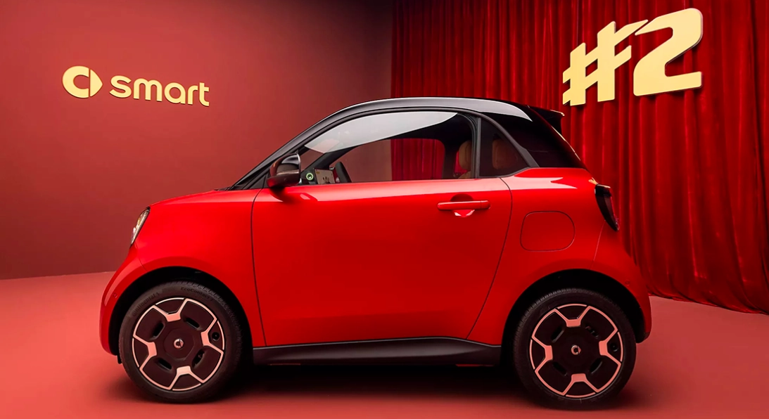 smart #2 vista laterale alla premiere mondiale di Parigi