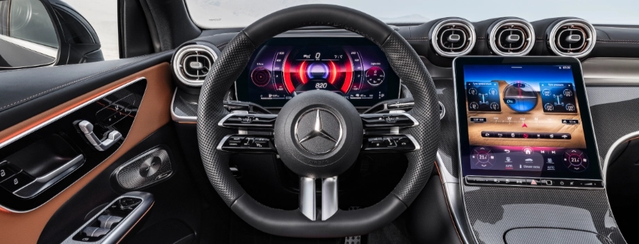 Plancia con sistema MBUX in nuova Mercedes GLC Coupé