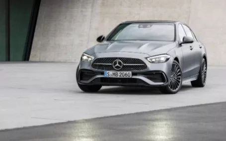 classe c berlina grigia frontale