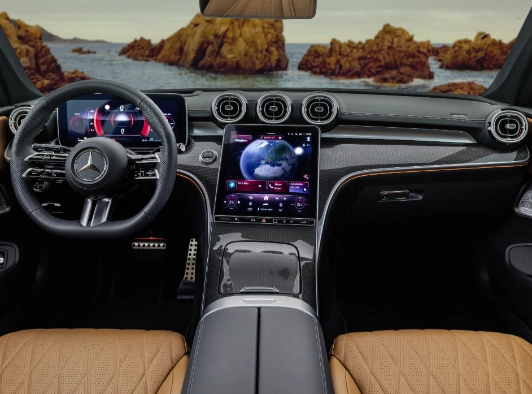 mercedes cle coupé interni plancia mbux display verticale 11 pollici sedili pelle cognac