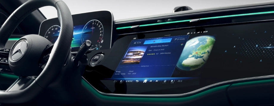 plancia con MBUX Superscreen di nuova Mercedes Classe E