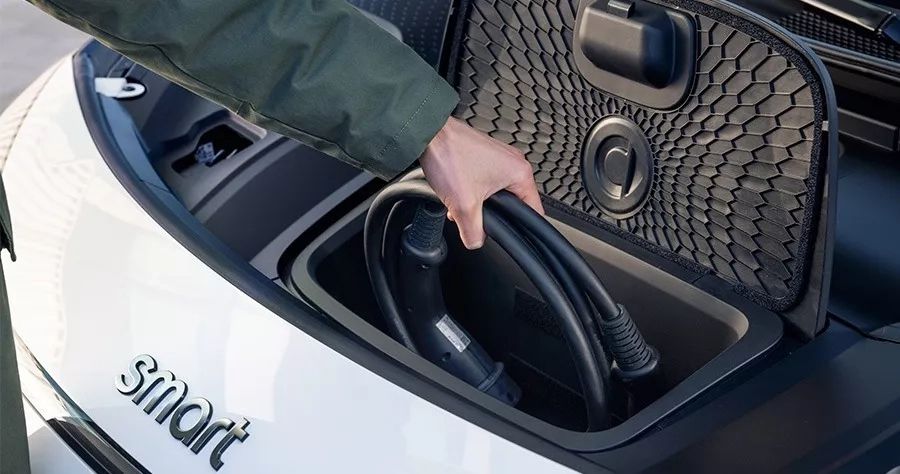 nuova smart suv elettrico cavo ricarica